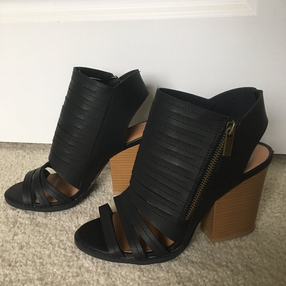 Black Cage zip up Mules Heels - size 8 - NEW